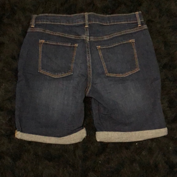 Old Navy high waisted cuff-rolled Bermuda shorts - Picture 2 of 2